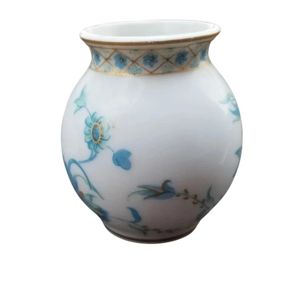 HAVILAND LIMOGES VINTAGE WHITE & BLUE HANDPAINTED FLORAL DESIGN MINI VASE